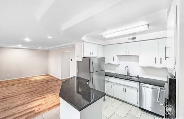 Stunning 2BD/2BA W/ Updated Kitchen, A/C, and Reserved Parking in La Mesa! photos photos