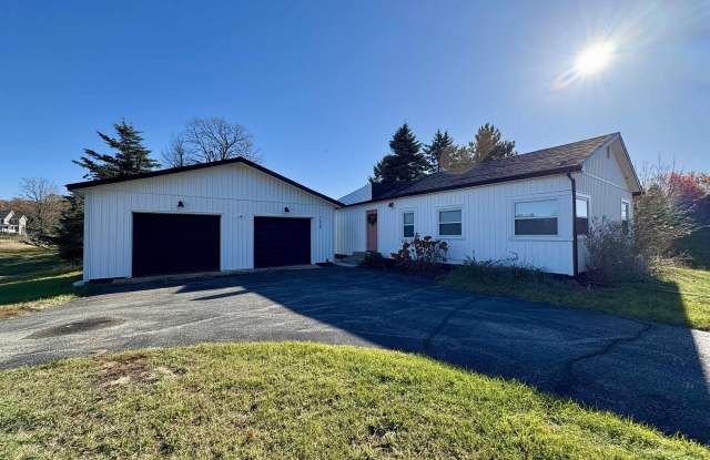 7638 Skegemog Point Road - 7638 Skegemog Point Road, Grand Traverse County, MI 49690