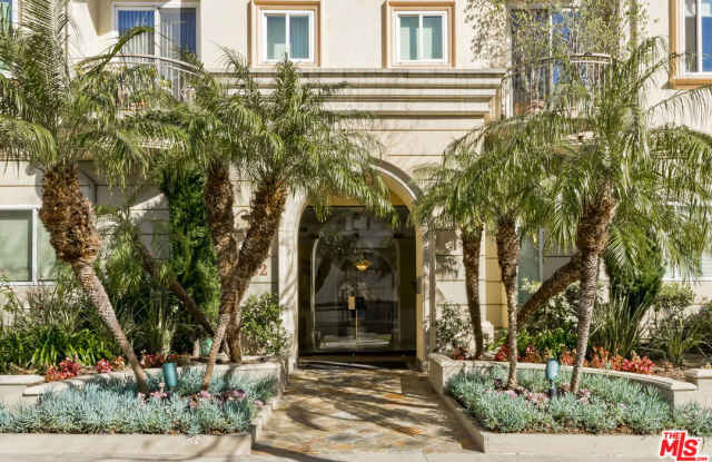 132 South Maple Drive - 132 South Maple Drive, Beverly Hills, CA 90212