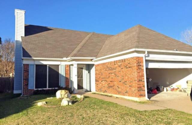 3813 Waxwing Cir S - 3813 Waxwing Circle South, Fort Worth, TX 76137