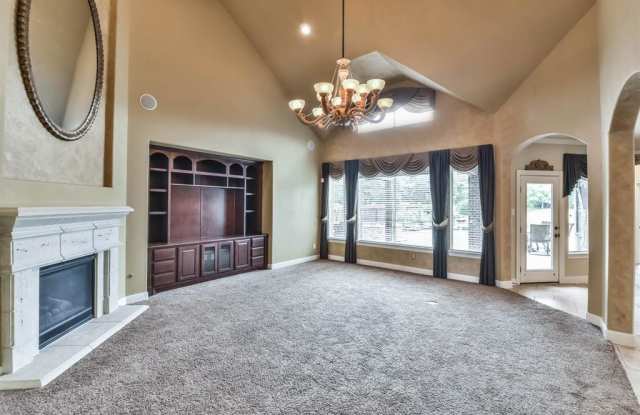 18303 Saxon Creek Drive Gallery 4