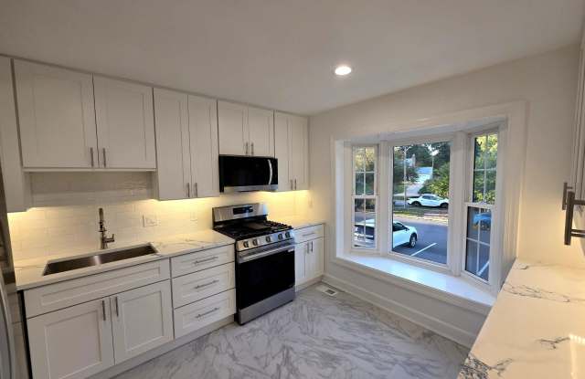7913 EDINBURGH Drive Gallery 3