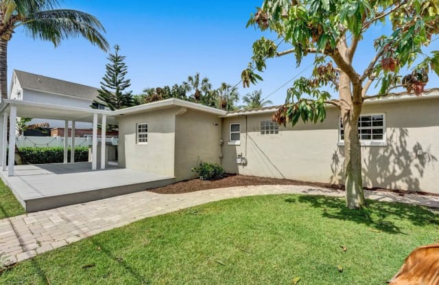 2064 North Suzanne Circle - 2064 North Suzanne Circle, Palm Beach County, FL 33408