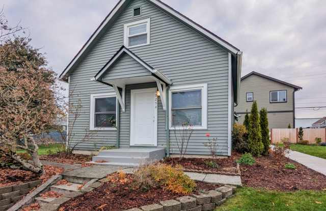 **Move-In Special** Move in ready 3 bed 1 bath home w/main level bedroom photos photos **Move-In Special** Move in ready 3 bed 1 bath home w/main level bedroom photos photos