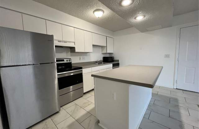 3985 W Mcnab Rd photos photos