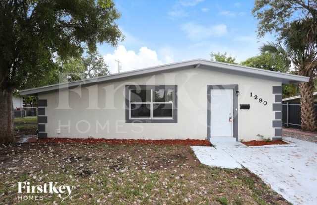 1290 Southwest 28th Avenue photos photos