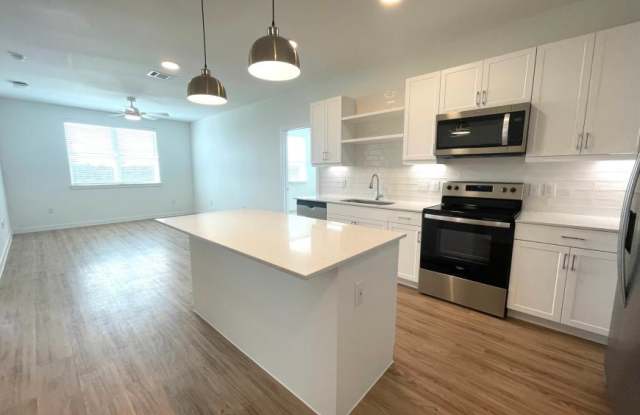 1109 Abbeyglen Castle Dr. Gallery 1