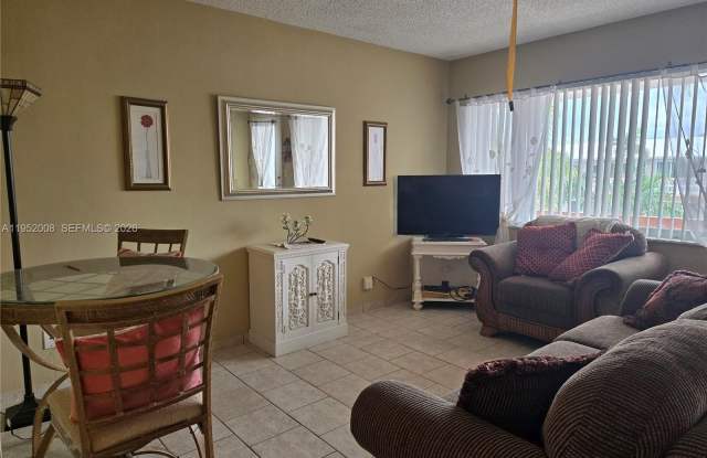 900 SW 11th Ave photos photos