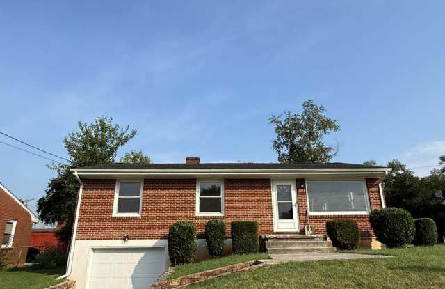 Newly updated 3 bedroom 1 bath with hardwood floors. photos photos