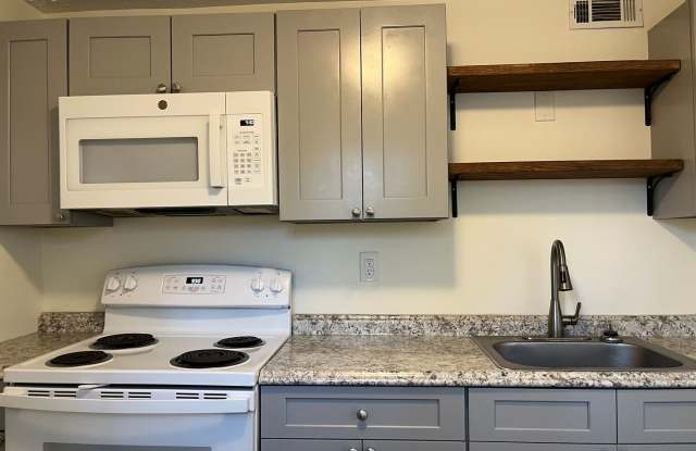 Spacious 3/2 Duplex Unit w/ Bonus Room Minutes From Midtown/Downtown! photos photos