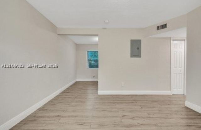 1471 NW 22nd Ct Gallery 4