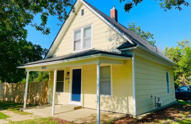 New Appliances + HUGE Fenced Backyard photos photos