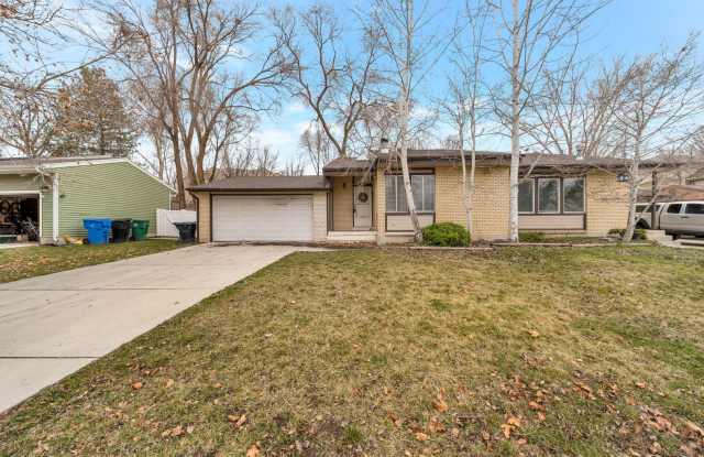 Murray Cul-de-sac Side by Side Duplex with New Carpet and Paint photos photos