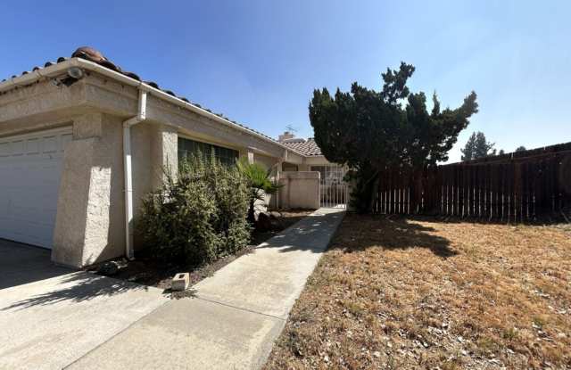 2 Bedroom 2 Bath w/ Bonus Room Located in Loma Linda!! Gallery 2