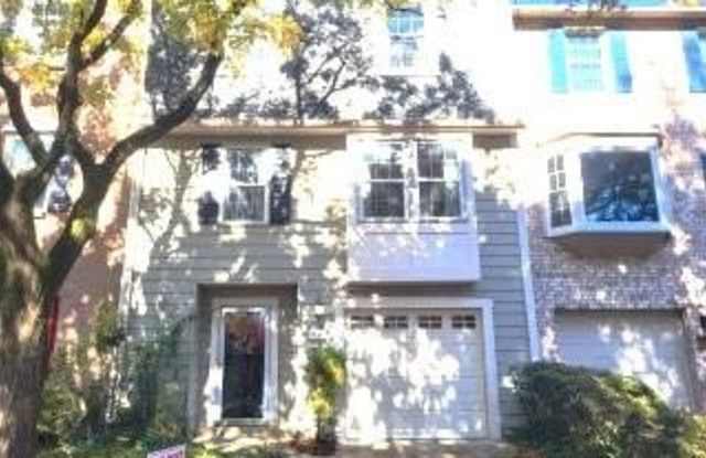 725 TWIN HOLLY LN photos photos