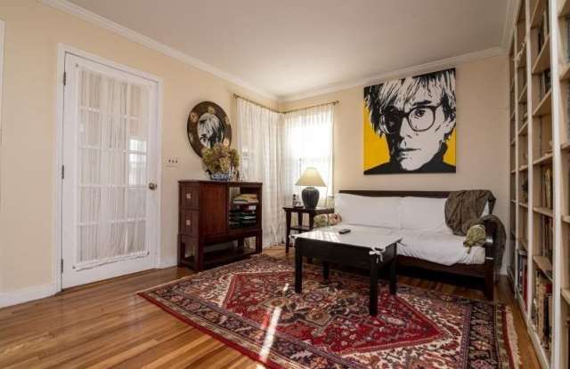7 Maple Street Gallery 4