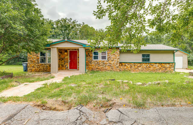 817 South Park Avenue - 817 South Park Avenue, Shawnee, OK 74801