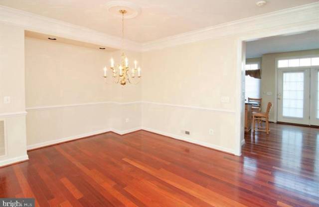 1693 HUNTING CREEK DR Gallery 3