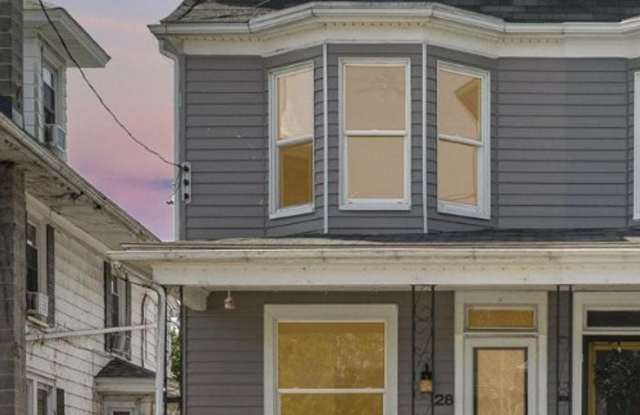 Available Now! Charming 5 Bedroom, 2 Bath home in Manheim, Pa! photos photos