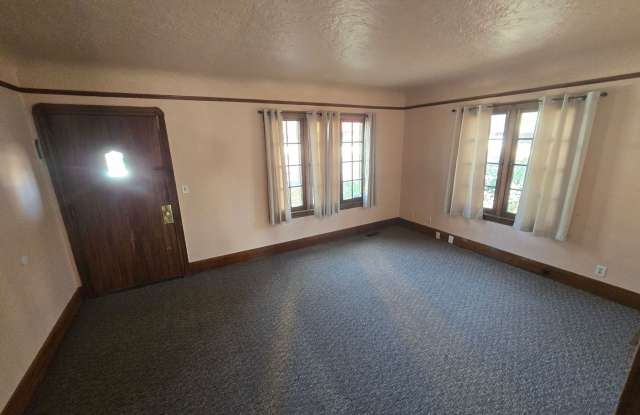 1822 Earle Gallery 4