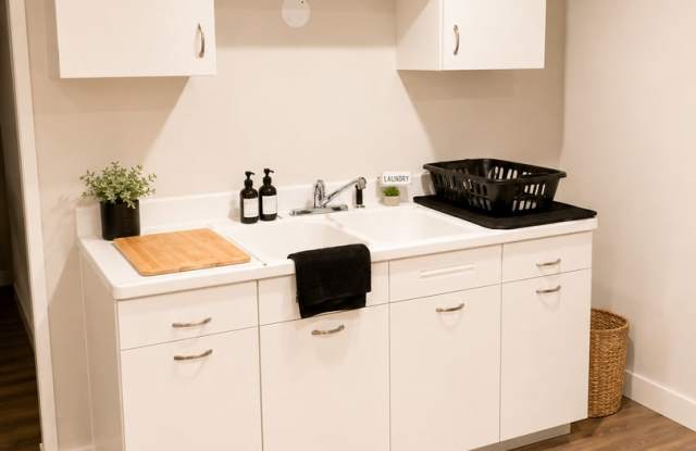 Charming 1-Bedroom, 1-Bath House Fully Furnished- All Utilites Included Gallery 4