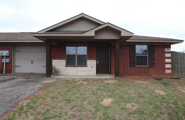 Coming Soon! Mission Ranch- 2 Bedroom Duplex for Rent in Lindale! photos photos