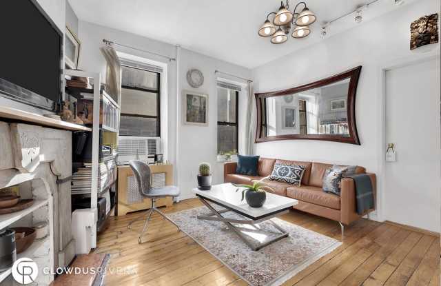 662 Ninth Avenue Gallery 2