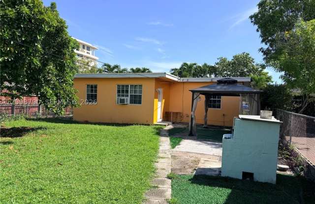 2772 SW 23 TERR Gallery 1