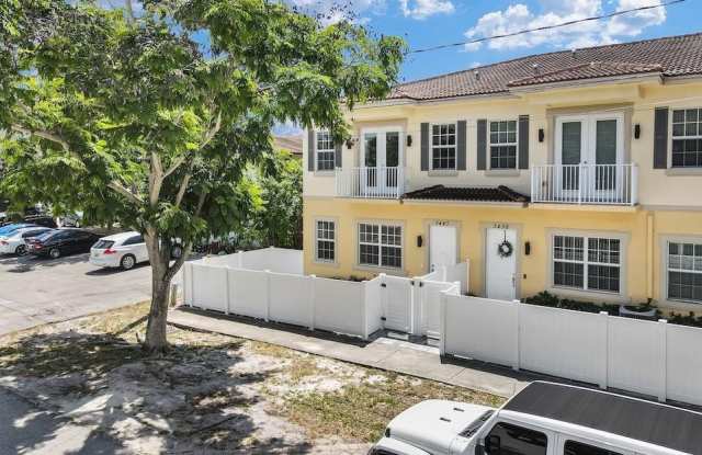 3432 NE 15th Avenue photos photos