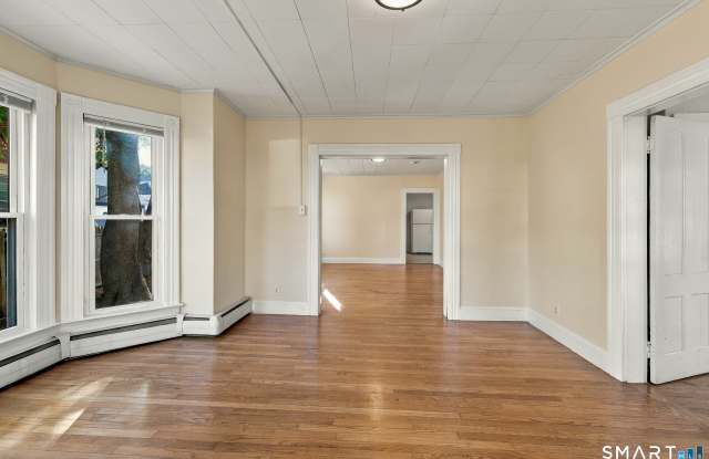31 Wolcott Avenue Gallery 4