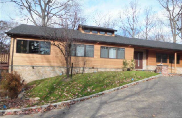2 Fox Hollow Ridings Court - 2 Fox Hollow Ridings Road, Fort Salonga, NY 11768
