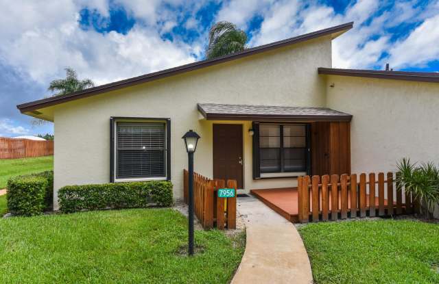 7956 SE Villa Circle Gallery 2