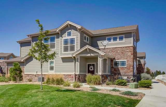 Charming 3BR Townhome in Aurora photos photos