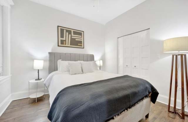 1004 W Dakin Street, Gallery 3