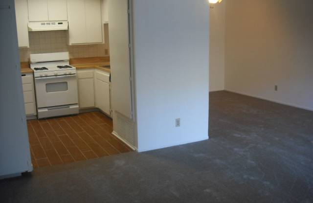 SPACIOUS 3 BEDROOM 2 BATH CONDO 2 CAR GARAGE NEAR PARK photos photos