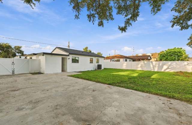 Completely Renovated 3/2 Gallery 4