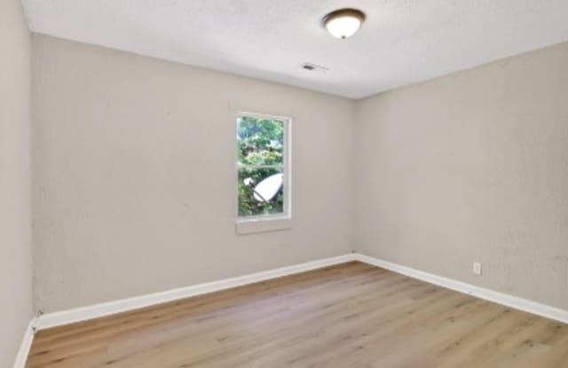 423 Carver Lane Gallery 3