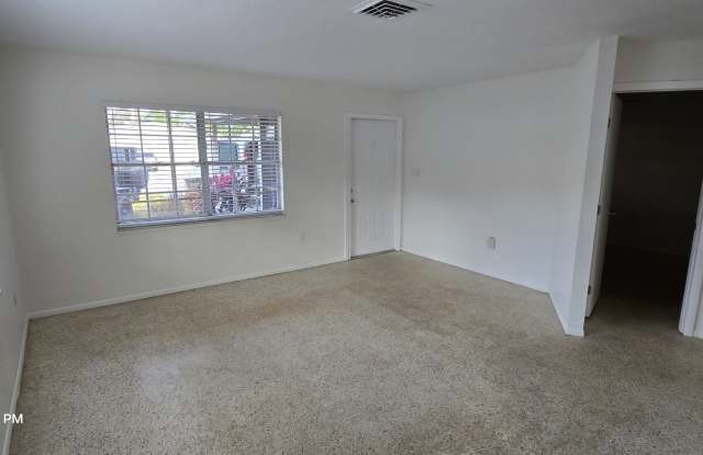 5012 22nd Street West - A Gallery 4