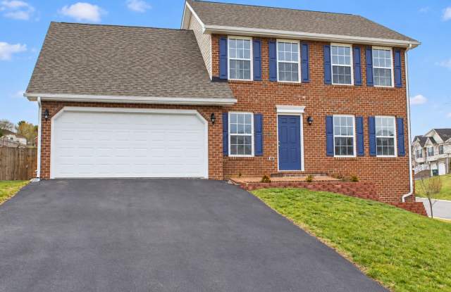 Spacious 4-Bedroom Home with 2-Car Garage, Fenced Backyard & Full Basement in Christiansburg! Gallery 1