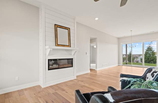 4720 Kenora Dr Gallery 2