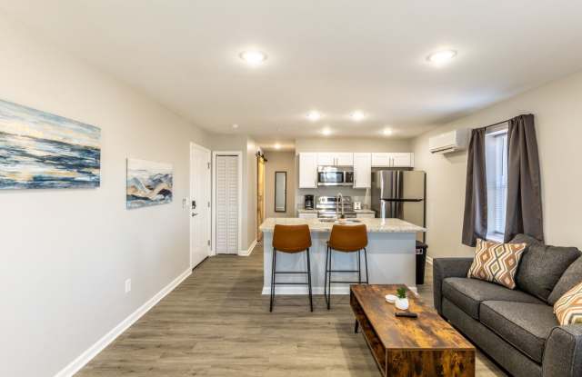 1329 Riverdale Dr Gallery 2