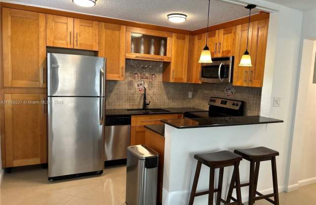 2862 NE 32nd St photos photos