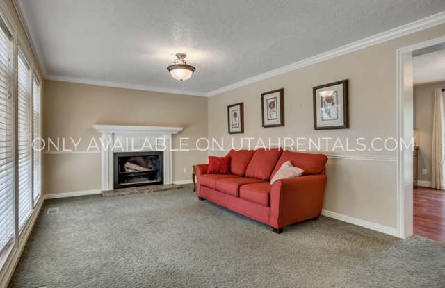 485 E 1150 N Rm 2 photos photos