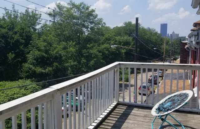 OAKLAND 5 BEDROOM HOUSE – CLOSE TO PITT CAMPUS – PRIVATE BACKYARD & CITY VIEWS! Gallery 4