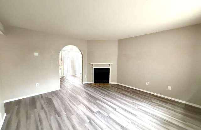 2645 N Alvernon Way Gallery 1
