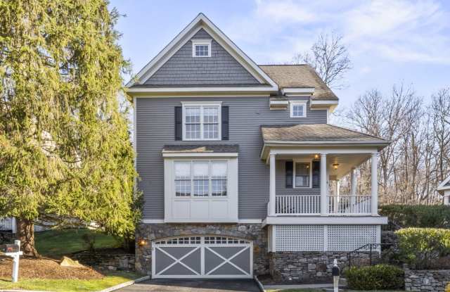 4 Woods Way - 4 Woods Way, Georgetown, CT 06896