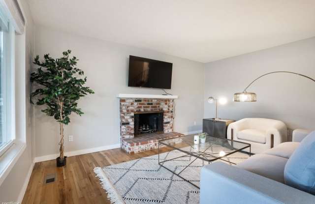 13665 Sw Parkway Gallery 2