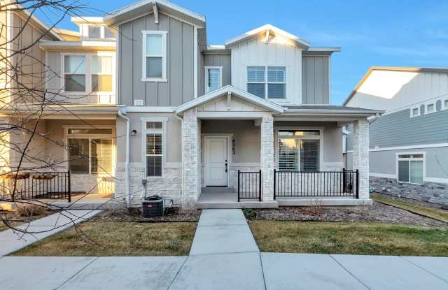 Nearly New Lehi Row End Townhome W 2 attached car garage - 4363 West Dixon Way, Lehi, UT 84045