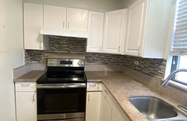 2 Bedroom / 2 Bath / 2 Pkg at the Sovereign Gallery 3
