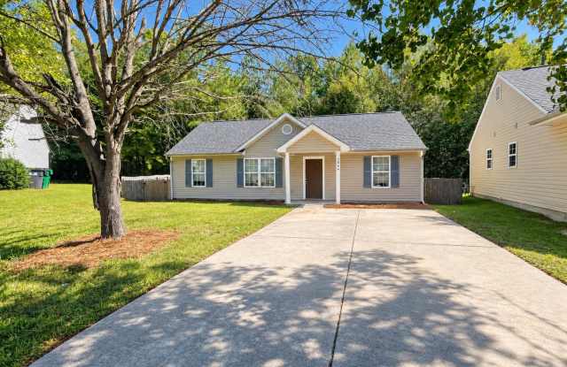 Westwinds3044 is a three-bedroom, two-bath home in Charlotte’s Windsong Village Gallery 1